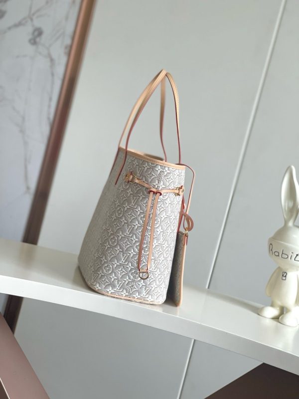 LV Neverfull MM Tote Bag in Light Grey Monogram KK04550