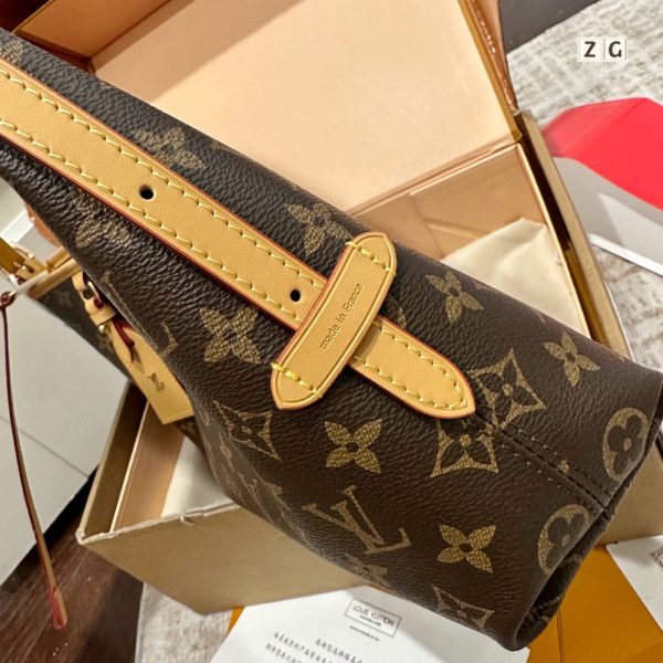 Daily Street Style LV Handbag LV262252 QA