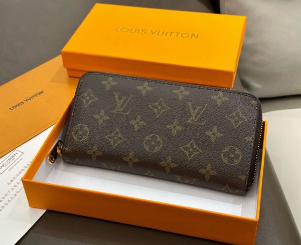 LV Retiro Handbag C2301350