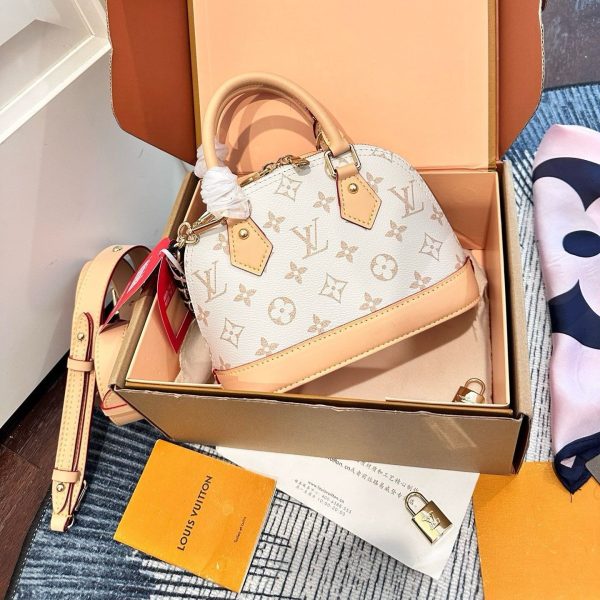 LV Alma Handbag C2301350