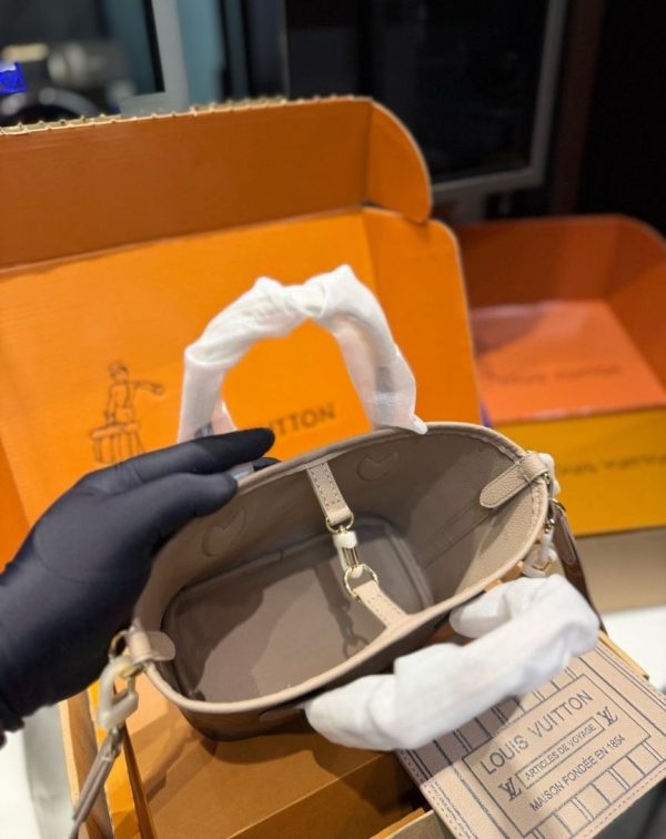 LV Neverfull Bandoulière Inside Out BB LV2511232 QA LV Neverfull Bandoulière Inside Out BB LV2511232 QA