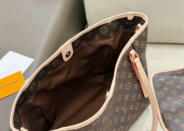 LV Monogram Tote Bag C2301350