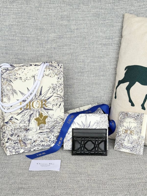DR Caro Freesia Card Holder S3103V58