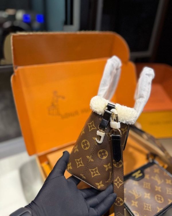 LV Neverfull Bandoulière Inside Out BB LV2511232 QA LV Neverfull Bandoulière Inside Out BB LV2511232 QA
