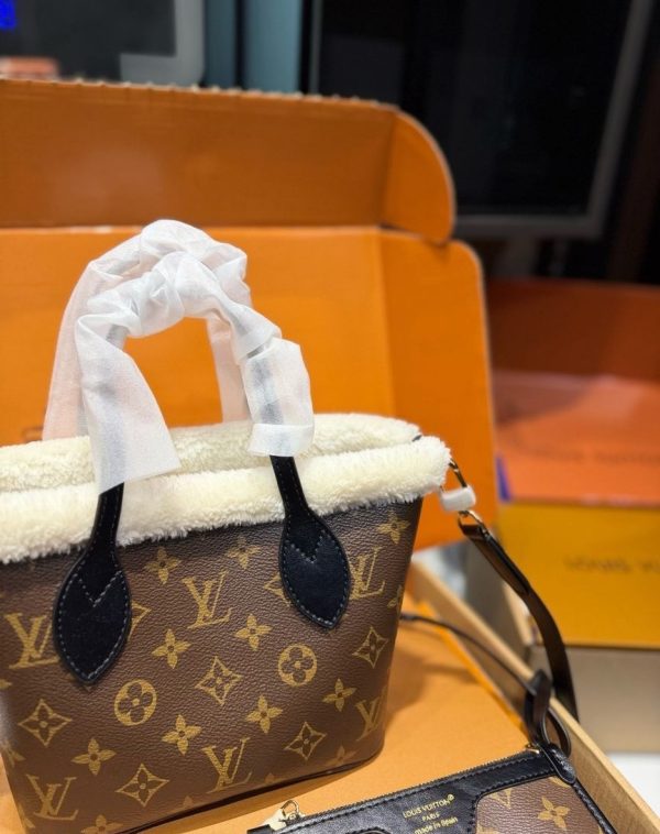 LV Neverfull Bandoulière Inside Out BB LV2511232 QA LV Neverfull Bandoulière Inside Out BB LV2511232 QA