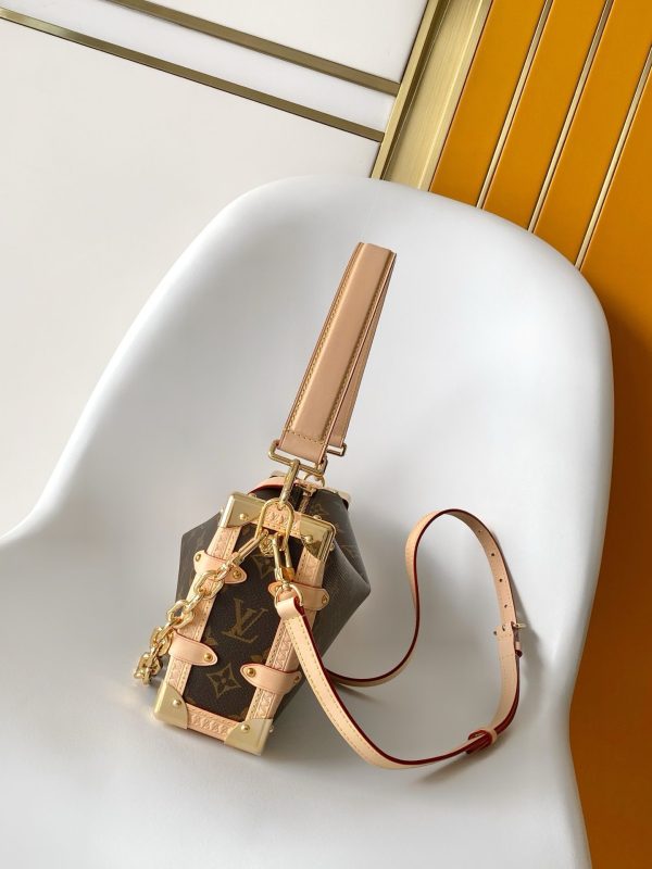 LV Side Trunk MM East West Bag LV83900