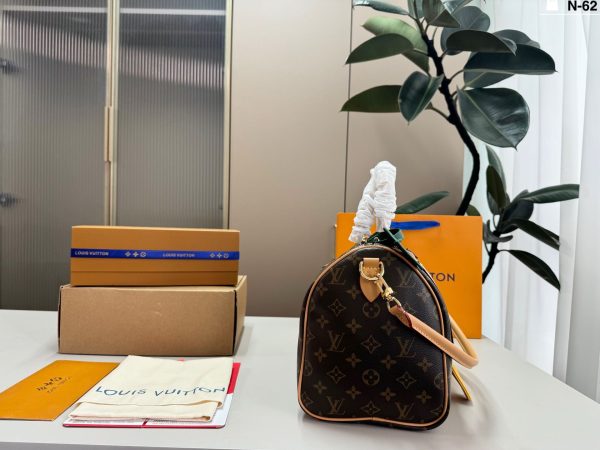 LV Speedy Bandoulière Bag C2301550