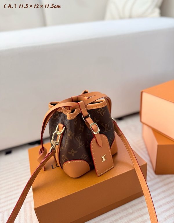 LV Slouchy Handbag C2301450