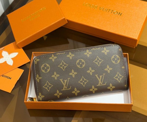 LV Retiro Handbag C2301350