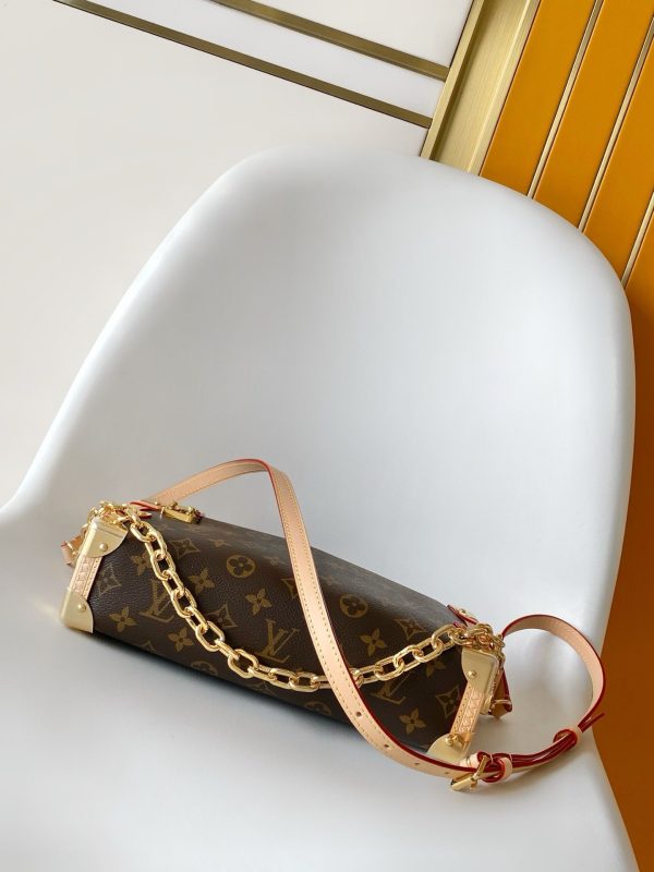 LV Side Trunk MM East West Bag LV83900