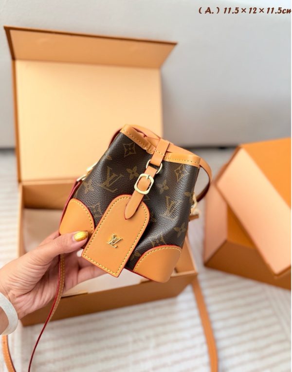 LV Slouchy Handbag C2301450