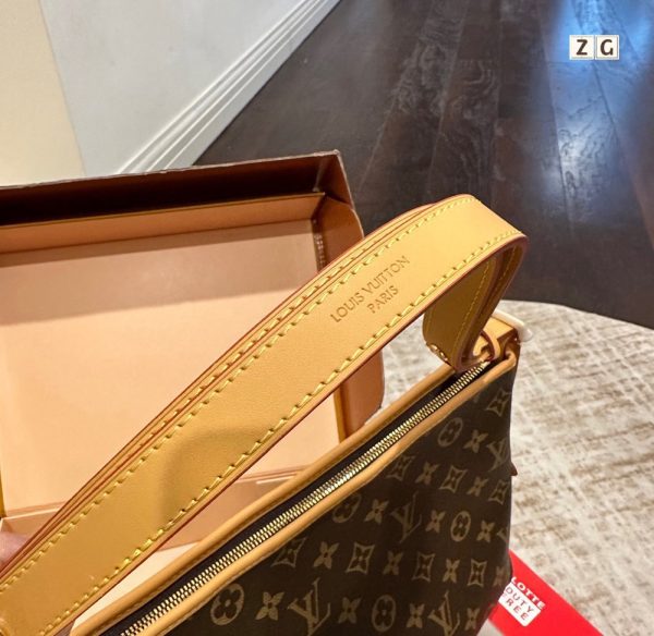 Daily Street Style LV Handbag LV262252 QA