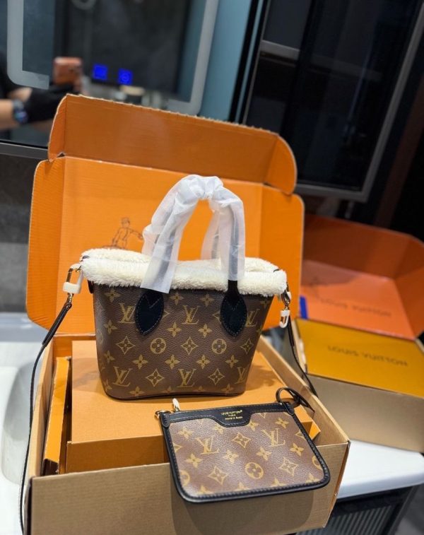 LV Neverfull Bandoulière Inside Out BB LV2511232 QA LV Neverfull Bandoulière Inside Out BB LV2511232 QA