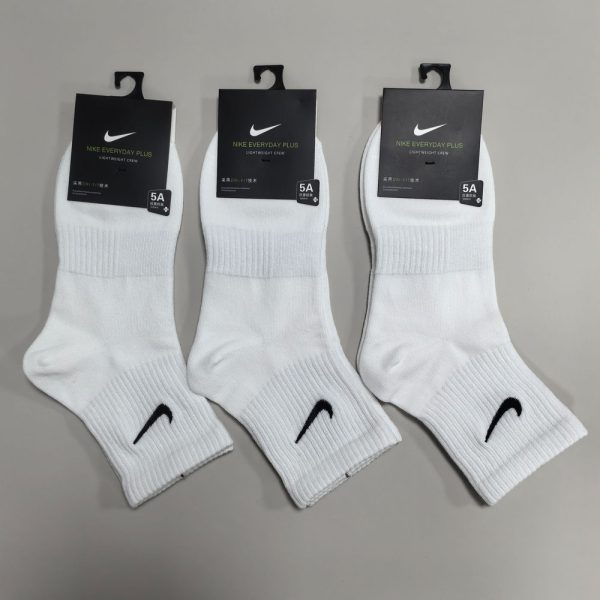 Nike Classic Swoosh Logo Socks