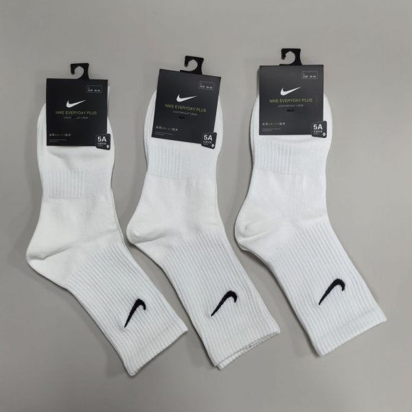Nike Classic Swoosh Logo Socks