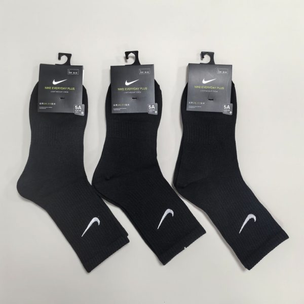 Nike Classic Swoosh Logo Socks