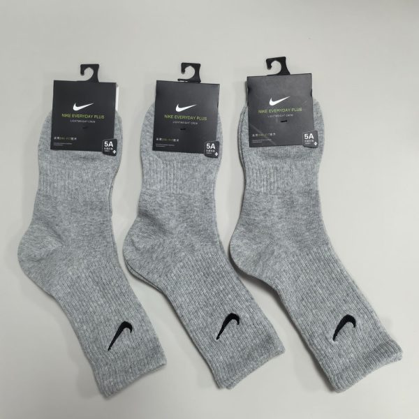 Nike Classic Swoosh Logo Socks