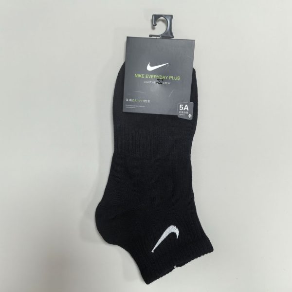 Nike Classic Swoosh Logo Socks