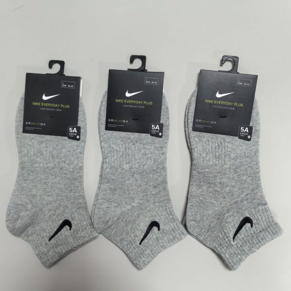 Nike Classic Swoosh Logo Socks