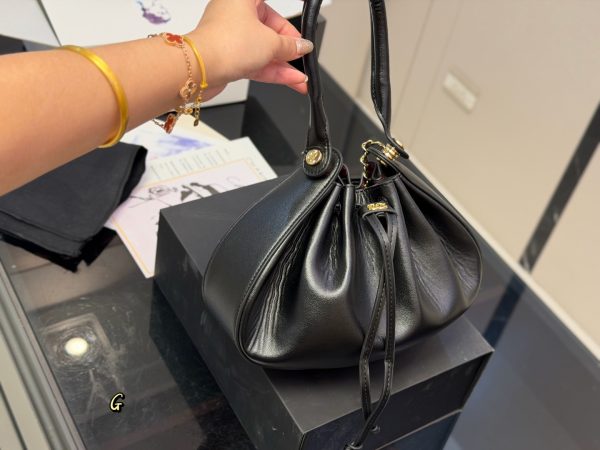 CN CC Logo-Chain Drawstring Bucket Bag – Black