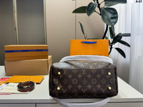 LV Tote Monogram Bag C2301250