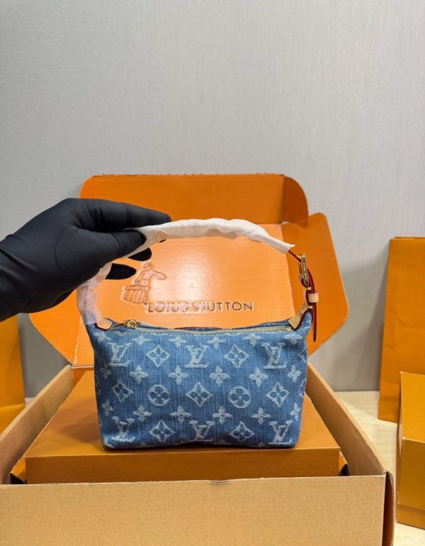 LV Pochette Hills Bag C2301050