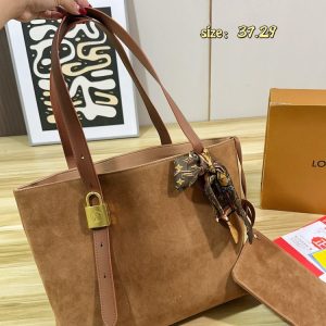 LV Low Key Cabas Suede C2301650