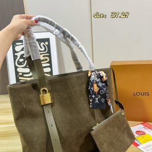 LV Low Key Cabas Suede C2301650 LV Low Key Cabas Suede C2301650