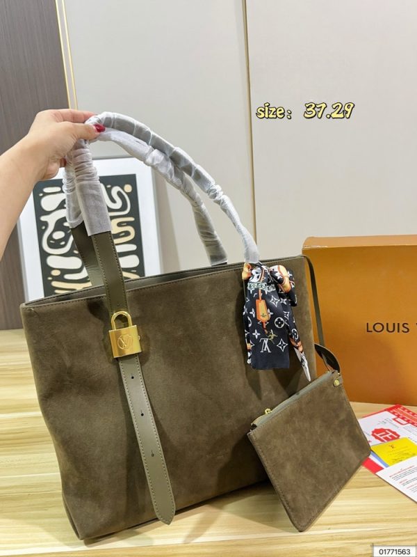 LV Low Key Cabas Suede C2301650