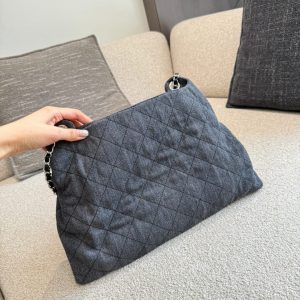 CN Large Flap Bag Quilted Tweed C2301750
