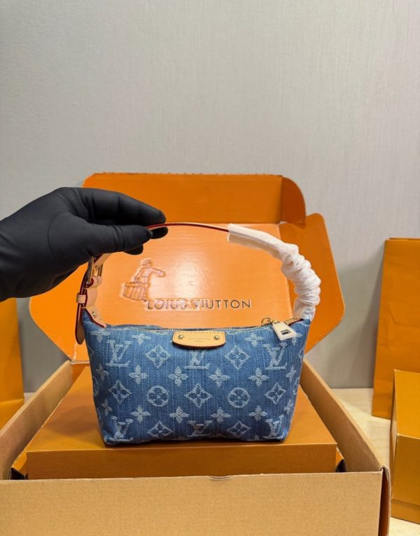 LV Pochette Hills Bag C2301050
