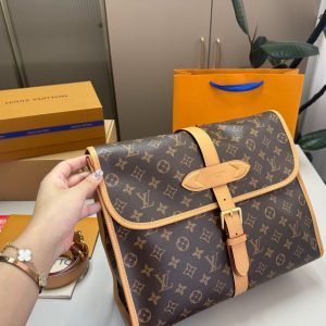 LV Monogram Buckle Flap Shoulder Bag C2301550 LV Monogram Buckle Flap Shoulder Bag C2301550
