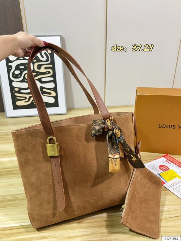 LV Low Key Cabas Suede C2301650