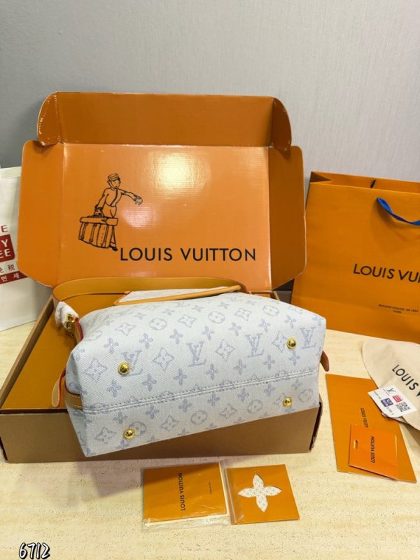 LV CarryAll PM Light Blue C2301850