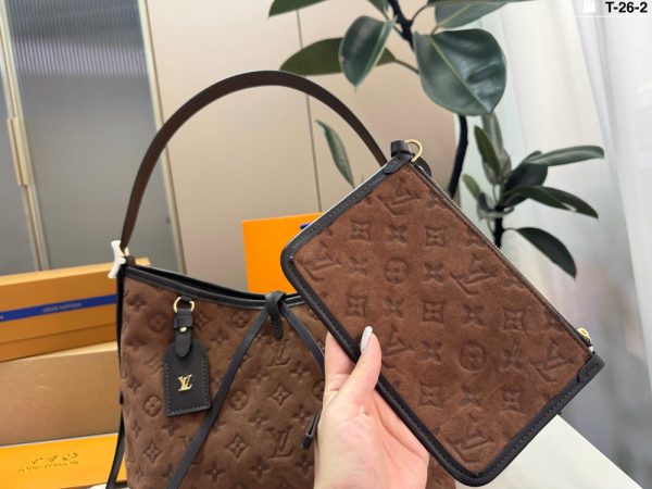 LV CarryAll Brown Suede Bag C2301650