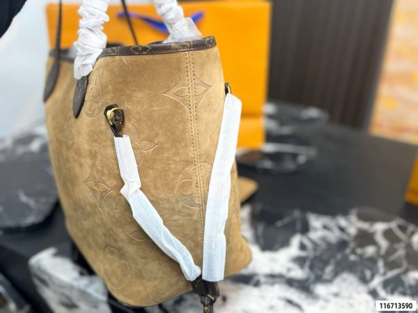 LV Neverfull MM Monogram Suede C2301550