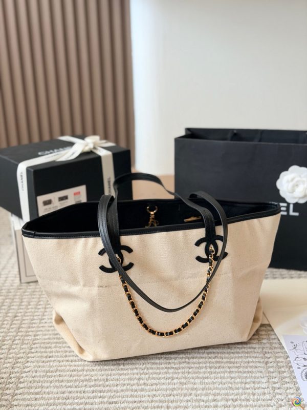 CN Small Shopping Bag Calfskin Gold-Tone Metal C2301250