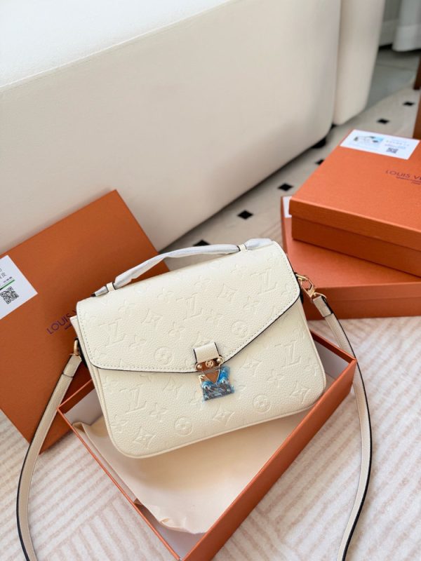 LV Set Pochette Metis Speedy 20 Cream Bag C2301450 LV Set Pochette Metis Speedy 20 Cream Bag C2301450