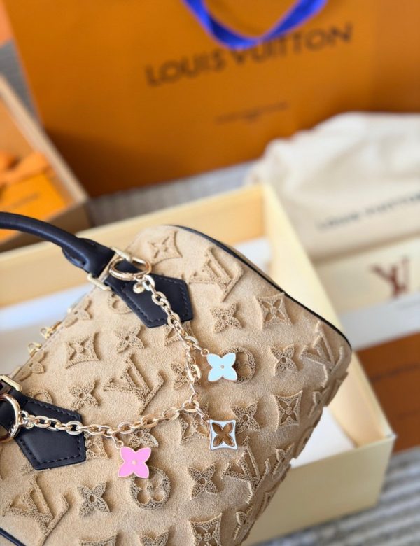 LV Speedy Bandoulière 20 Monogram Suede C2301750 LV Speedy Bandoulière 20 Monogram Suede C2301750