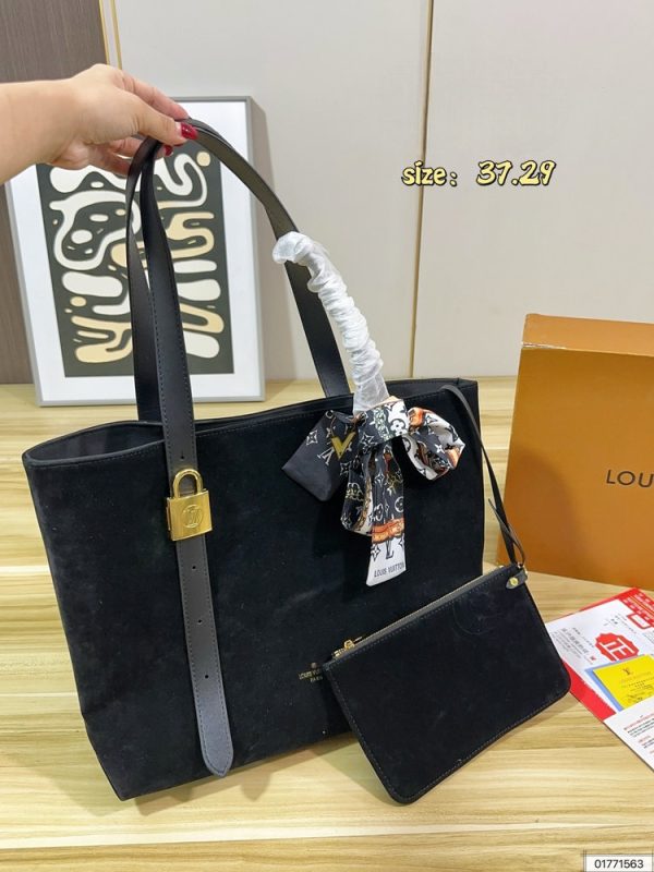 LV Low Key Cabas Suede C2301650