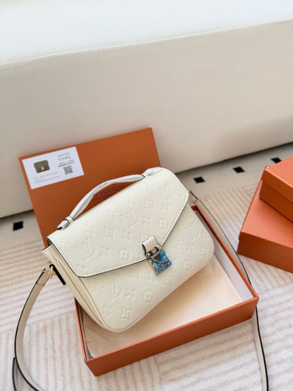 LV Set Pochette Metis Speedy 20 Cream Bag C2301450 LV Set Pochette Metis Speedy 20 Cream Bag C2301450