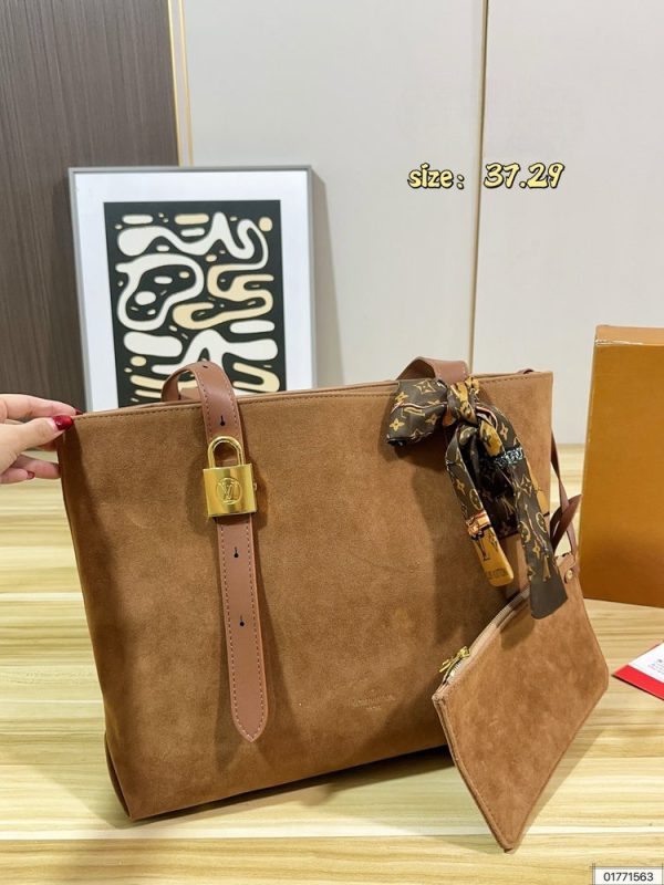 LV Low Key Cabas Suede C2301650
