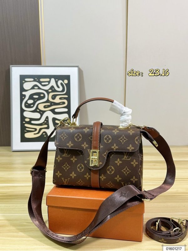 LV Locky BB Monogram Bag C2301250
