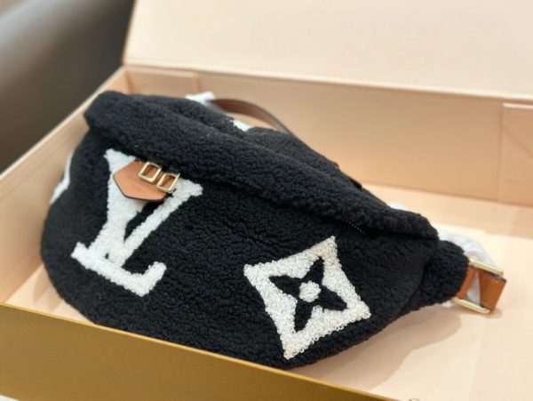 LV Giant Monogram Shearling Bumbag Black C2301050
