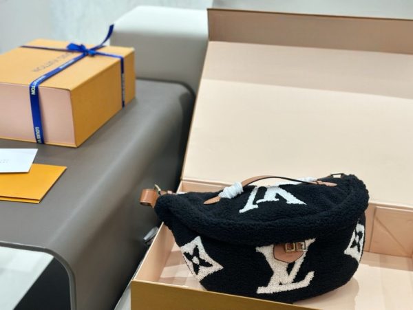 LV Giant Monogram Shearling Bumbag Black C2301050