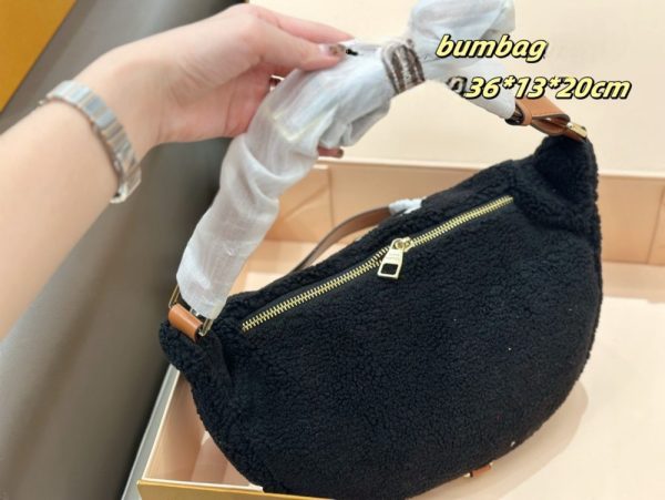 LV Giant Monogram Shearling Bumbag Black C2301050