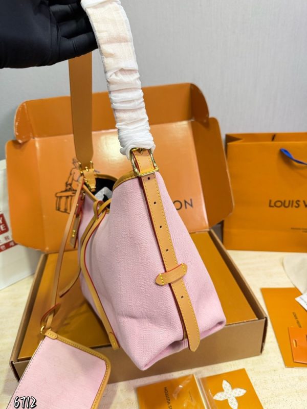 LV CarryAll PM Light Pink C2301850