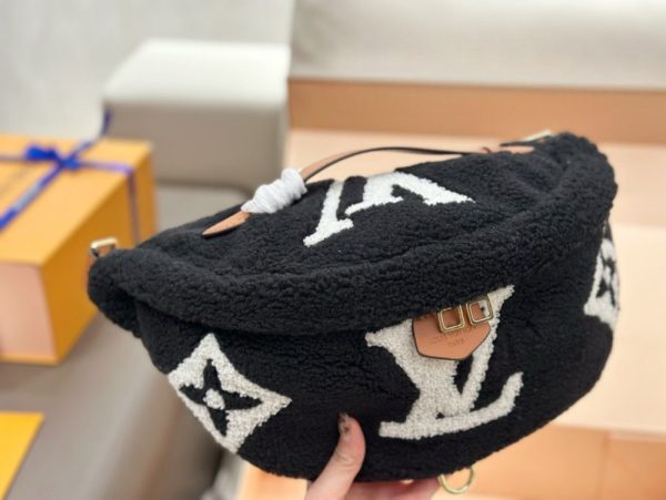 LV Giant Monogram Shearling Bumbag Black C2301050