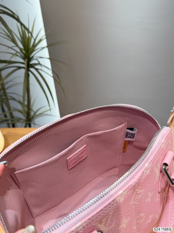 LV Alma BB C2301550