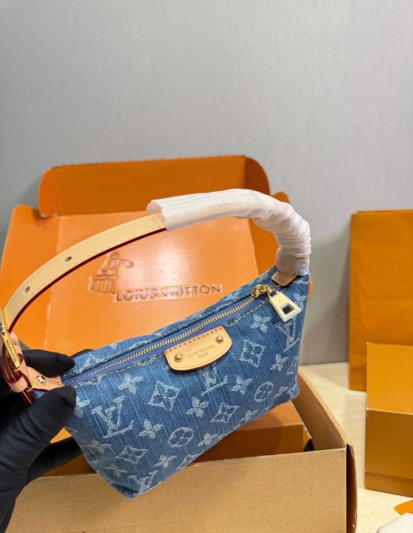 LV Pochette Hills Bag C2301050